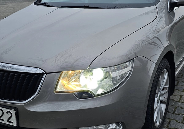 Skoda Superb cena 44900 przebieg: 224000, rok produkcji 2013 z Szydłowiec małe 631